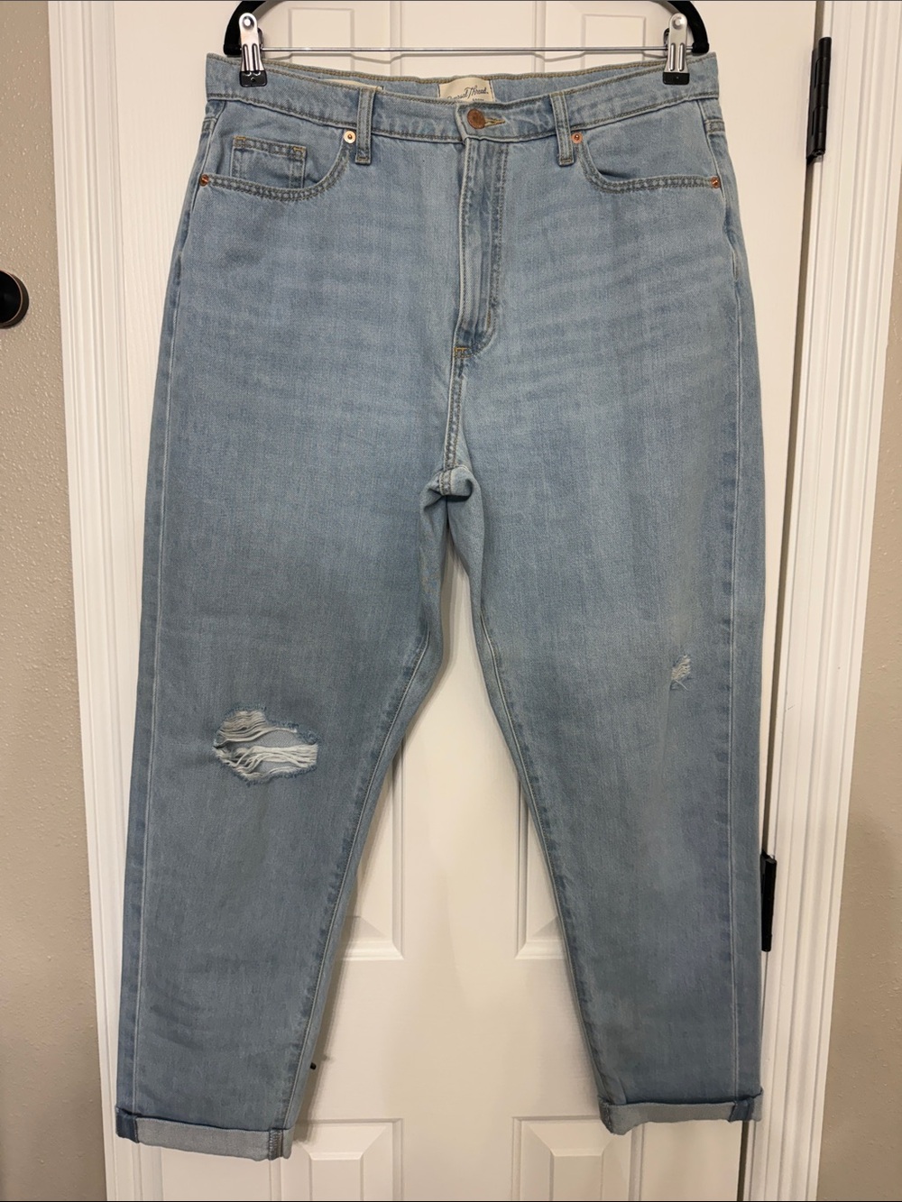 Universal Thread Light Blue Women's Distressed High-Rise boyfriend Jeans